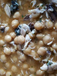 Una foto de Garbanzos con bonito