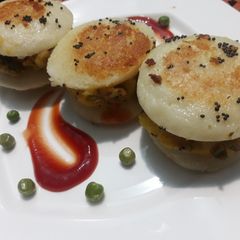 A picture of Idli sandwich.