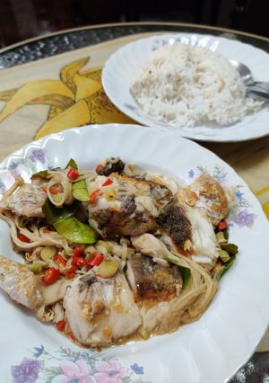 รูปของ ปลากะพงทอดเครื่องต้มยำ