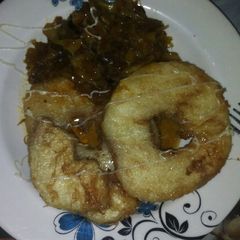 A picture of Yam and egg with cabbage sauce🍛🍈.