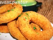 Una foto de aros de cebolla con queso