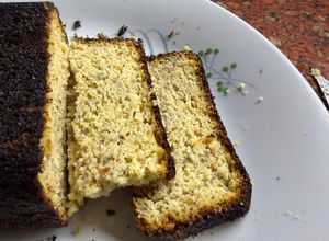 Una foto de BUDÍN de LIMÓN con bagazo de almendras