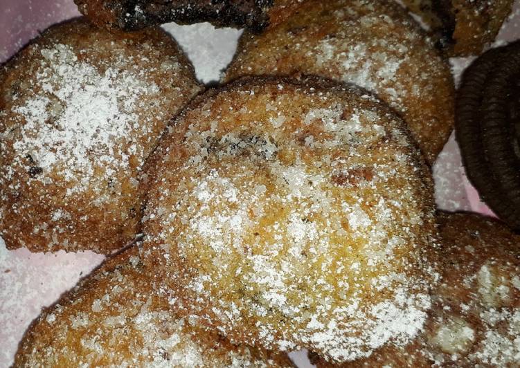 Steps to Make Favorite Deep Fried Oreos