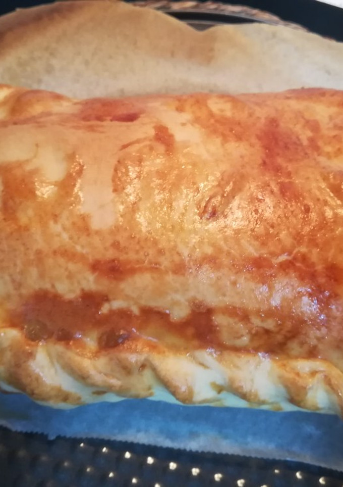 Una foto de Empanada con queso, bacon y huevo