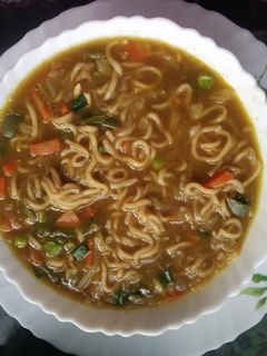 ম্যাগি ভেজিটেবিল স্যুপ (Maggi vegetable soup recipe in Bengali)) রেসিপির প্রধান ছবি