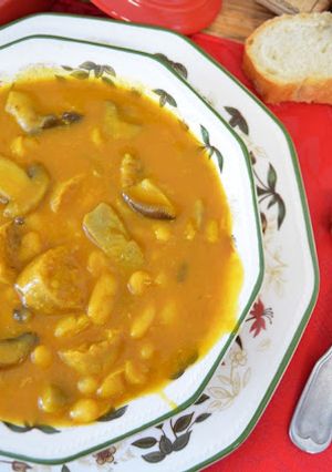 A picture of Beans with Butifarra Sausage and Mushrooms.