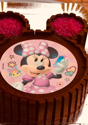 Une photo de Gâteau Minnie & kit-kat