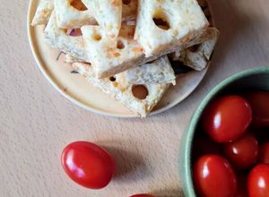 Una foto de Scones de queso 🧀 con formita de quesito