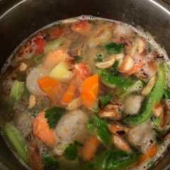 A picture of Sup Sayur Udang Bakso.