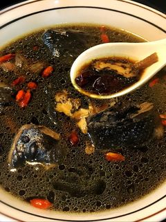 何首烏烏骨雞湯 的食譜成品照片