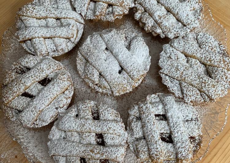 Crostatine ripiene con crema nocciola, crema pasticciera e amarene