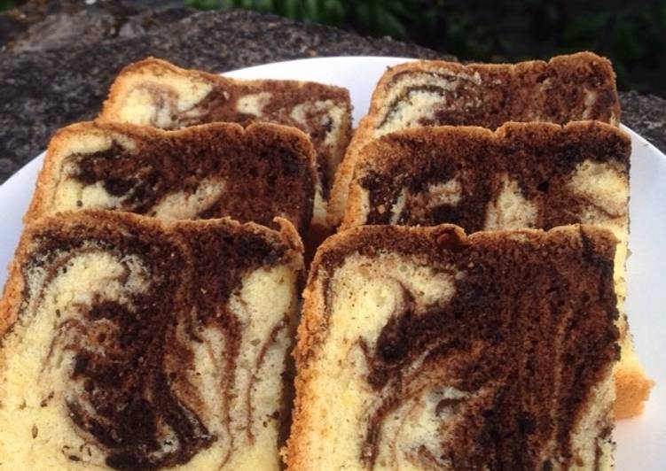 Langkah Mudah untuk Menyiapkan Marble cake Pak Sahak yang Lezat Sekali