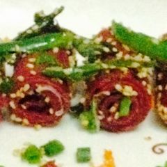A picture of Beetroot khandvi #cooksnap.