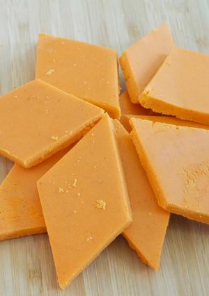 A picture of Milkpowder burfi (kashata za maziwa).