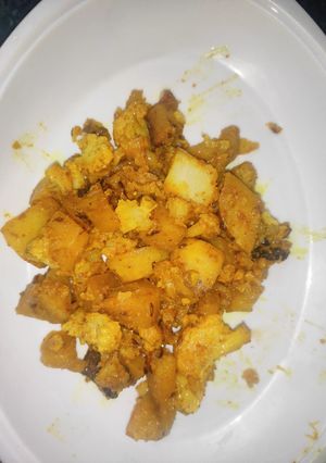 आलू गोभी की सब्जी (aloo Gobi ki sabzi recipe in Hindi) रेसिपी मुख्य फोटो