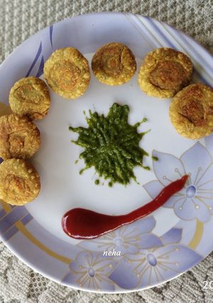 A picture of Green chickpeas spiral kachori.