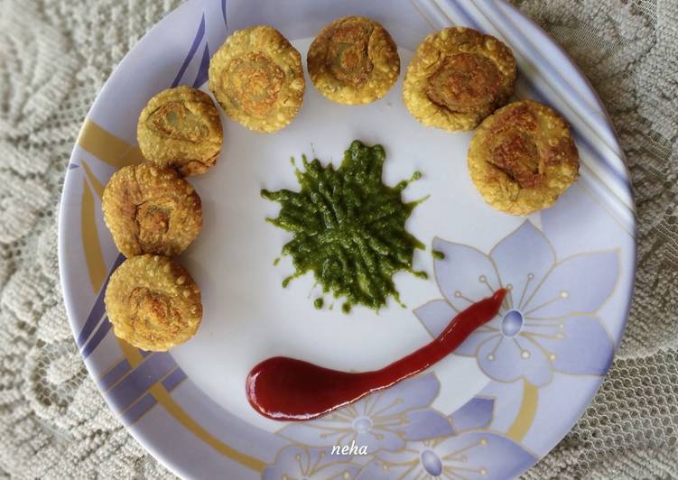 Steps to Make Award-winning Green chickpeas spiral kachori