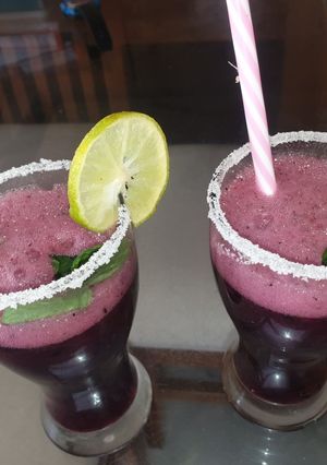 બ્લેક ગ્રેપ્સ મોકટેલ (Black Grapes Mocktail Recipe In Gujarati) રેસીપી મુખ્ય ફોટો