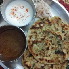 A picture of Amritsari aloo kulcha.