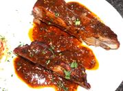 Una foto de adobo para costillar al horno