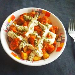 A picture of Spanish Patatas Bravas.