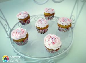 Una foto de Cup cakes de amapola y limón