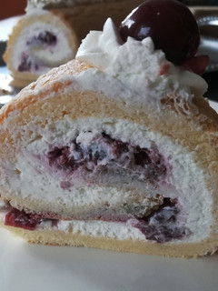 Meggyes-mascarponés tekercs, gluténmentesen recept fotója