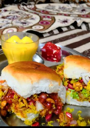 દાબેલી (Dabeli recipe in Gujarati) રેસીપી મુખ્ય ફોટો