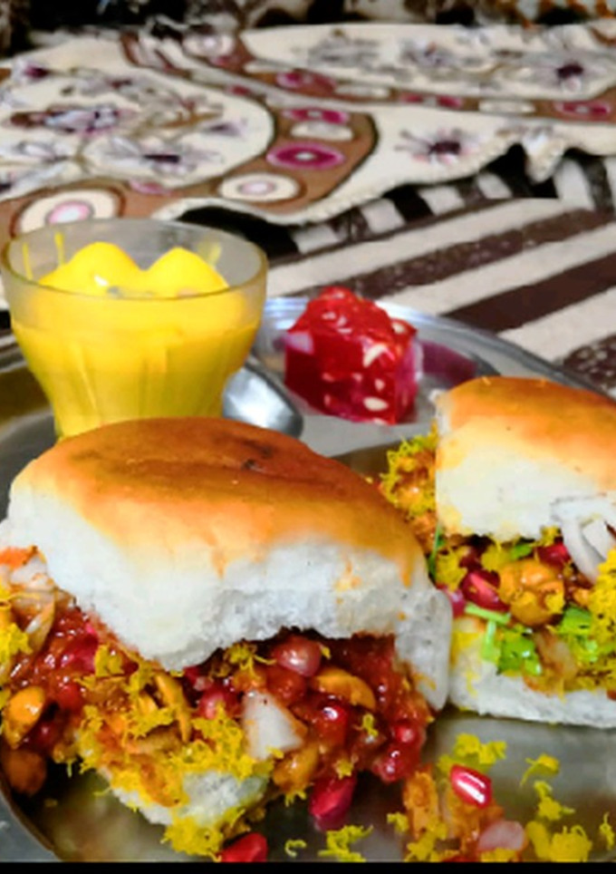દાબેલી (Dabeli recipe in Gujarati) રેસીપી મુખ્ય ફોટો
