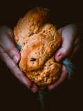 Treccia di pane ai cereali, croccante e morbida