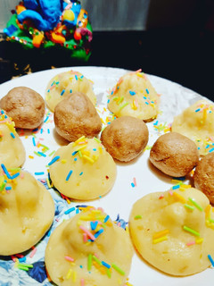 A picture of Modak.