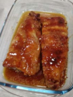 Una foto de Costelles de porc amb salsa barbacoa i mel