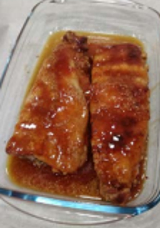 Una foto de Costelles de porc amb salsa barbacoa i mel