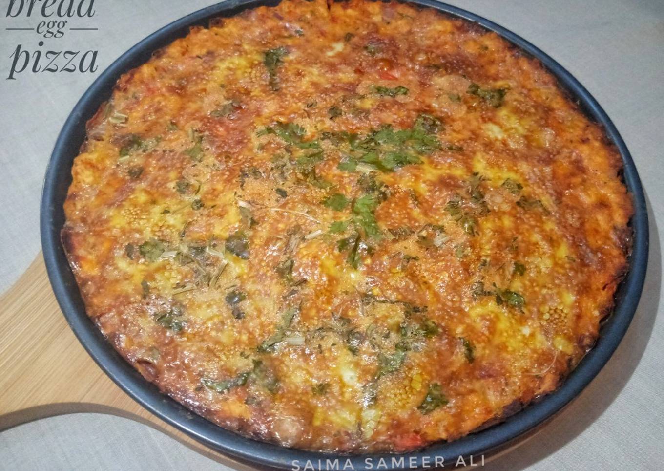 Bread egg pizza