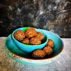 A picture of Museli jaggery laddu.