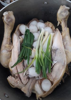 Hình của món Gà Ôm Chôm Chôm.