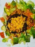 Mamposteao de gandules con churrasco ensalada verde y aguacate