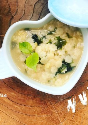 Hình của món Nui sao nước súp miso đậu xanh rong biển.