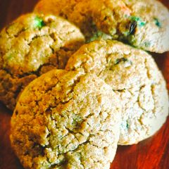 A picture of 20 mins Chocolate Chip & M&M maida cookies 🍪.