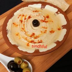 A picture of Hummus.