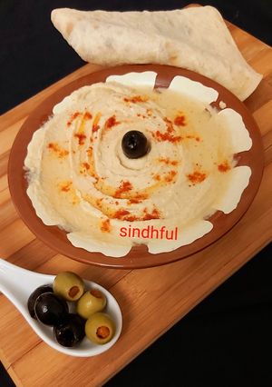 A picture of Hummus.