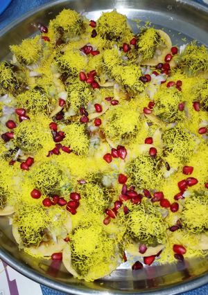 A picture of Sev puri.