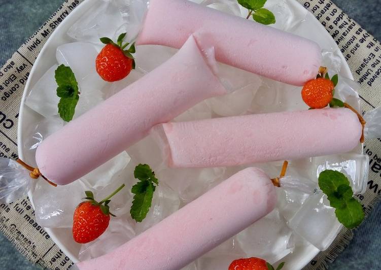 Langkah Mudah untuk Menyiapkan Es Loli Strawberry yang Sempurna