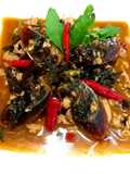 กะเพราไข่เยี่ยวม้าไก่สับ