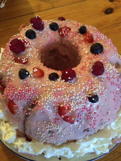 صورة لوصفة كيك الفراولة والتوت البري🍰🍓🍇🍰