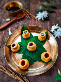 খেজুরগুড়ের কলশ সন্দেেশ (khejur gurer kolosh sondesh recipe in Bengali) রেসিপির প্রধান ছবি