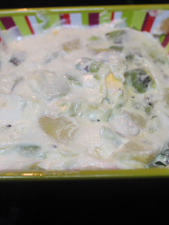 Una foto de Ensalada de kiwi, huevo y patata cocida con all i oli