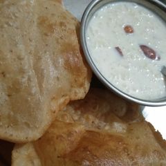 A picture of Kheer puri.