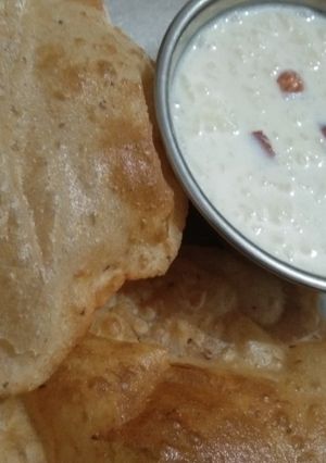 A picture of Kheer puri.