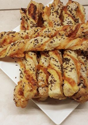 Magvas-sajtos csavart rúd levelestésztából recept fotója